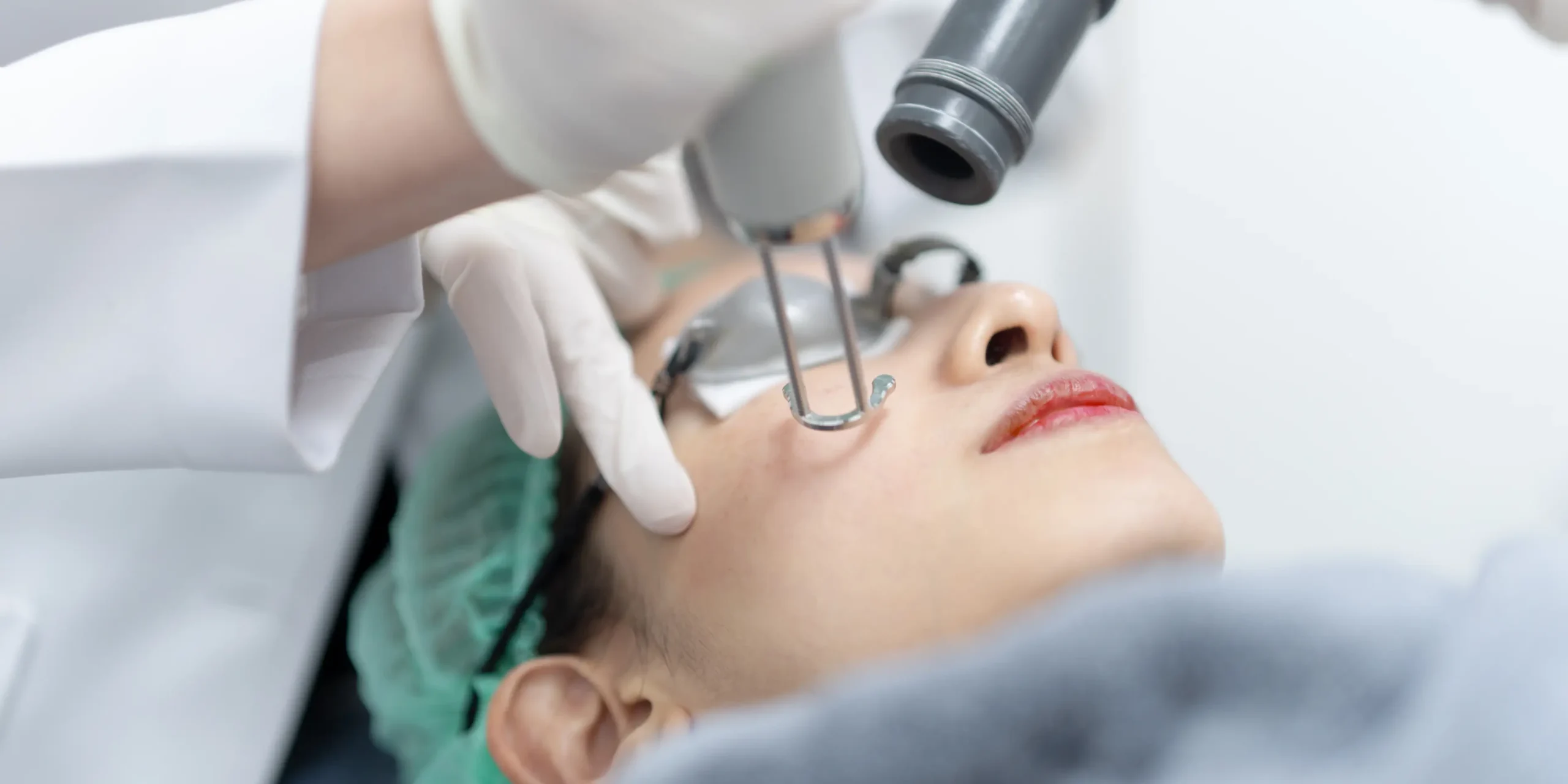 Client receiving precision facial lifting procedure