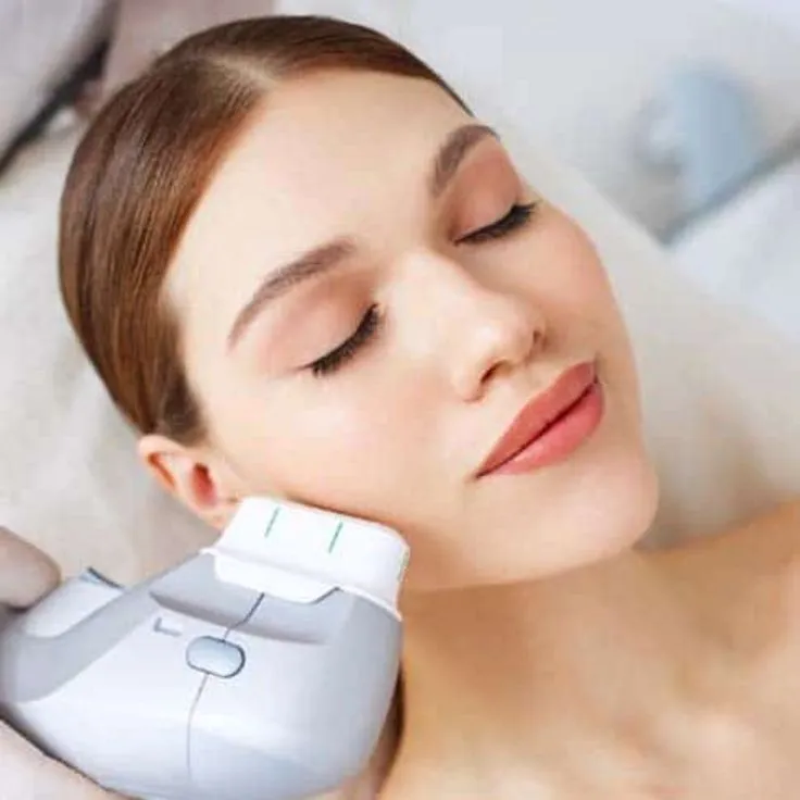 Non-invasive HIFU treatment reducing double chin fat