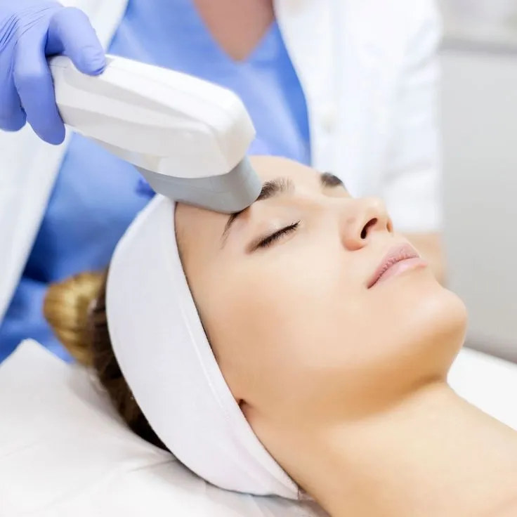 Non-surgical HIFU treatment tightening skin around the eyes